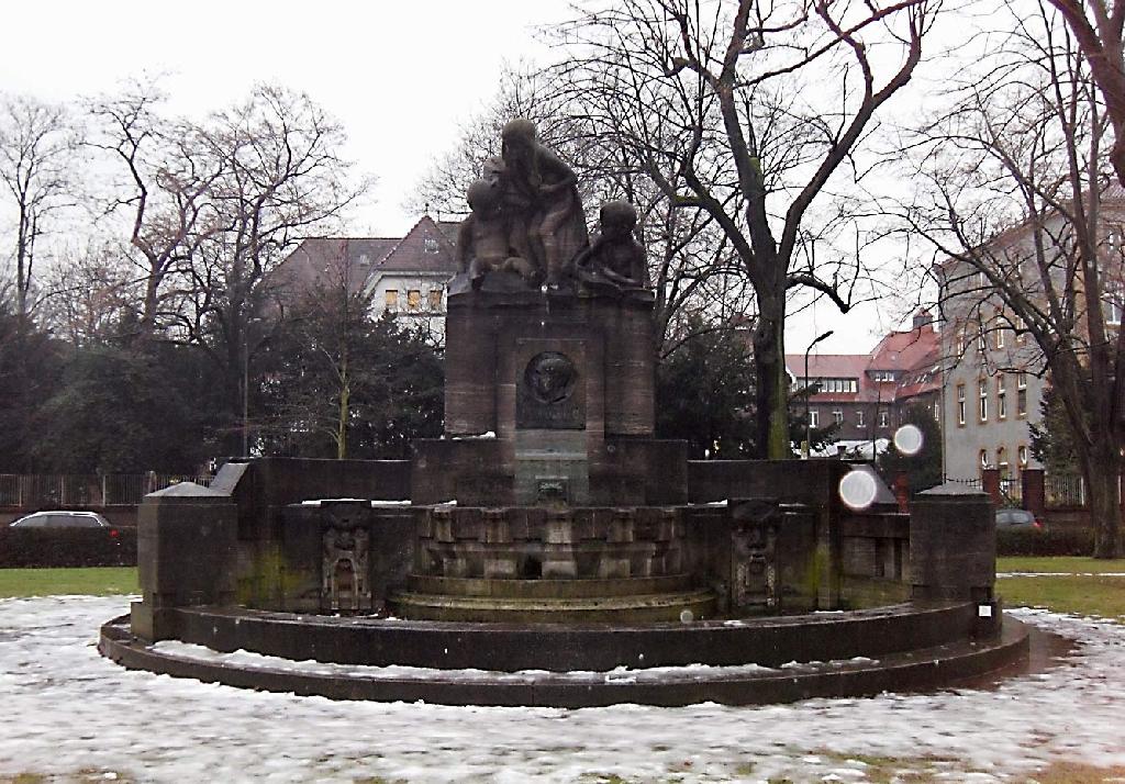 Albert-Mooren-Brunnen