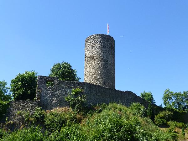 Bergfried Burg Altweilnau in Weilrod