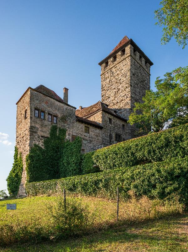 Bergfried Burg Lichtenberg (Oberstenfeld) in Oberstenfeld
