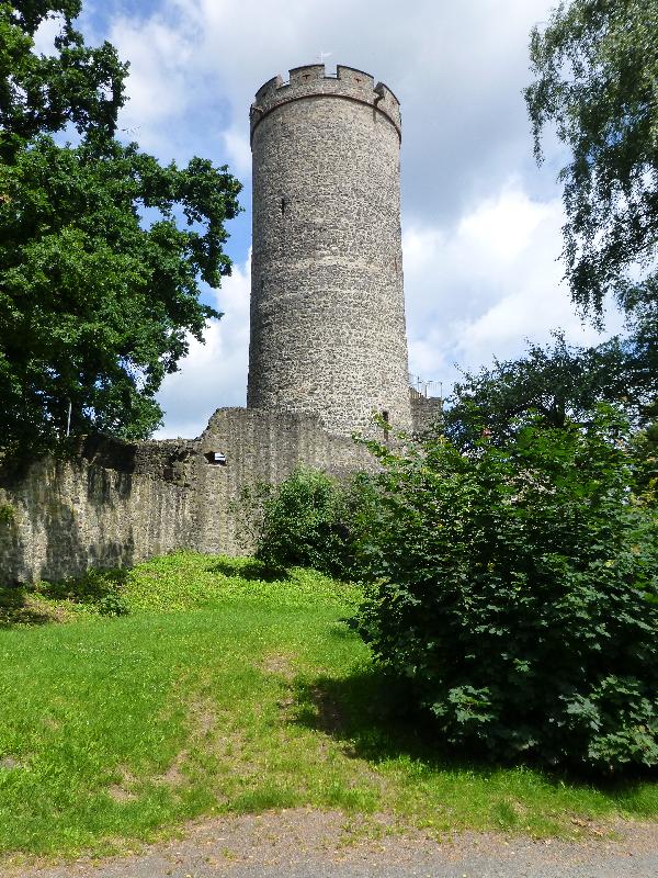 Bergfried Burg Lißberg in Ortenberg