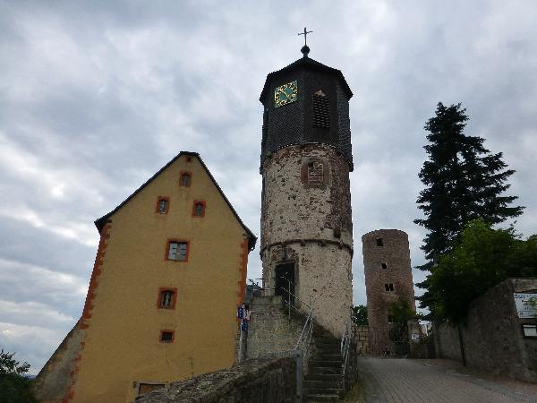 Bergfried Burg Schwarzenfels in Sinntal