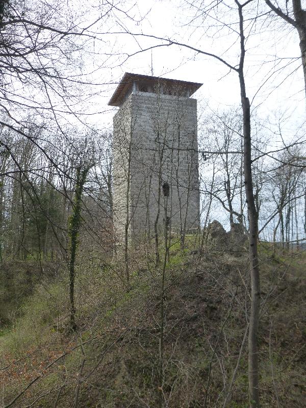Bergfried Burgruine Helmishofen in Kaltental