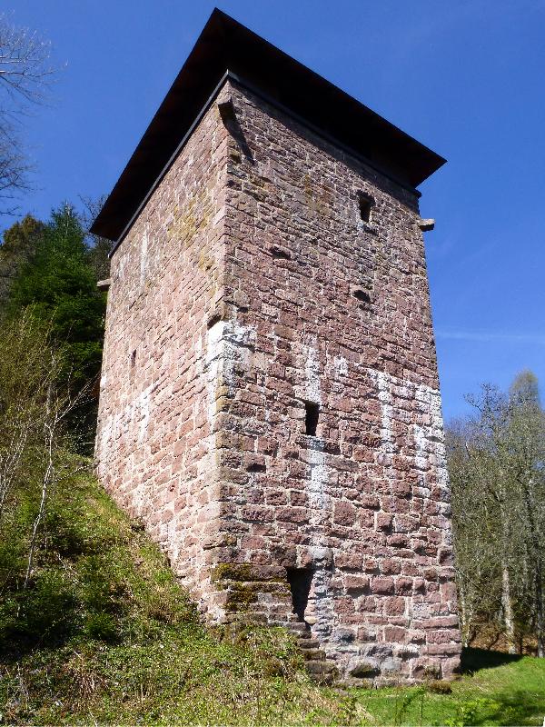 Bergfried Fautsburg in Neuweiler