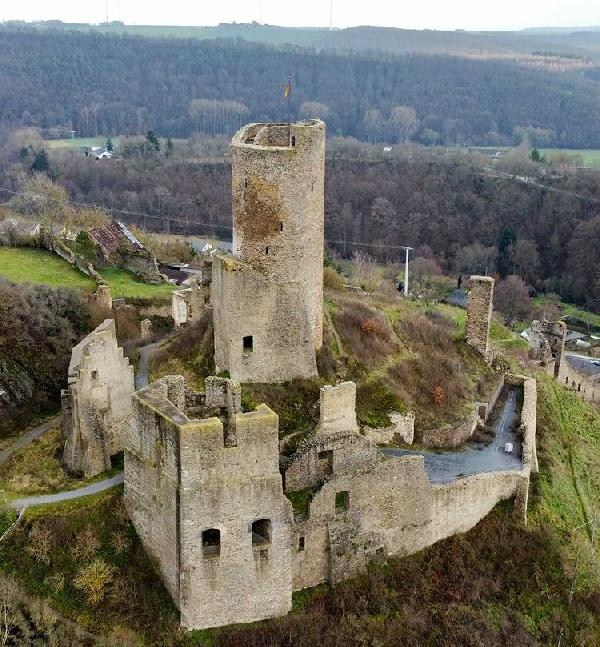 Bergfried Löwenburg (Monreal)