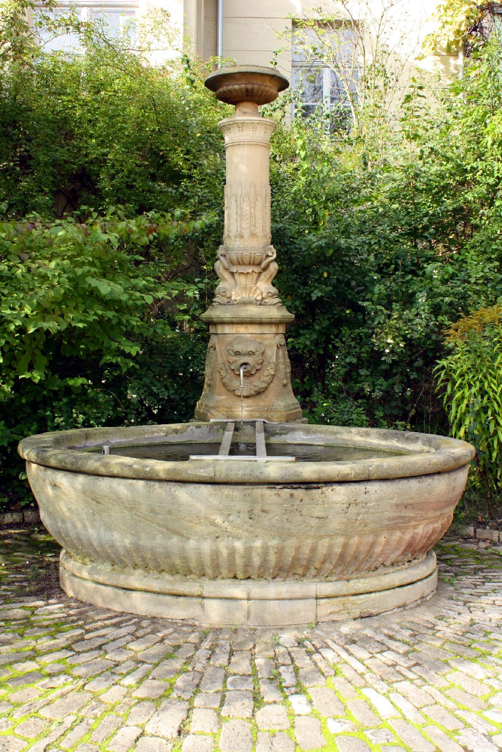 Brunnen am Haus der Frau von Stein