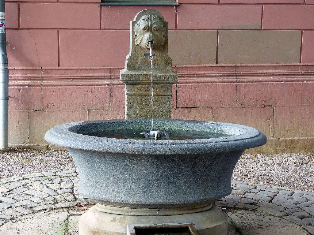 Brunnen am Lesemuseum in Weimar