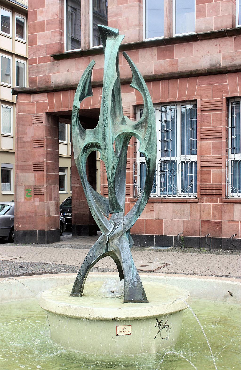 Brunnen am Rathausplatz in Saarbrücken