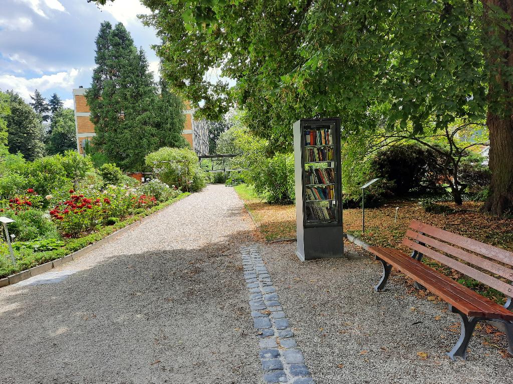 Bücherschrank Botanischer Garten in Frankfurt am Main