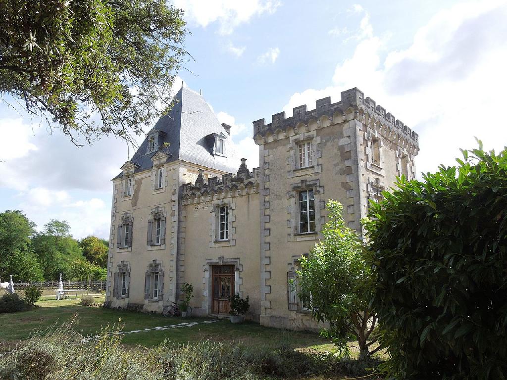 Château de Favières in Essertines-sur-Rolle