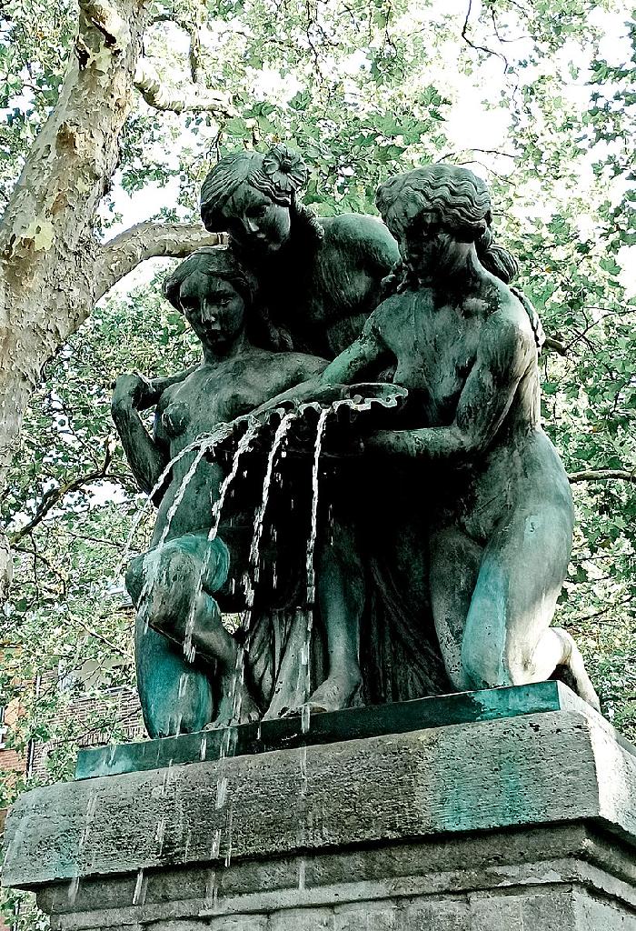 Dreimädelbrunnen