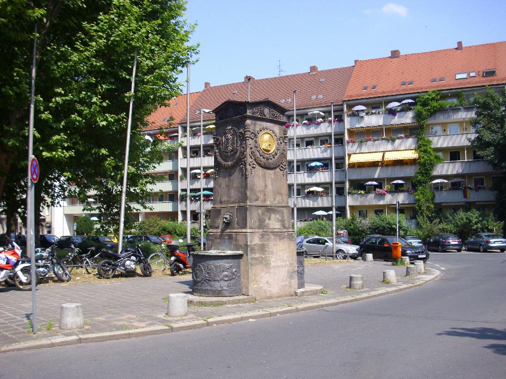 Dürer-Pirckheimer-Brunnen