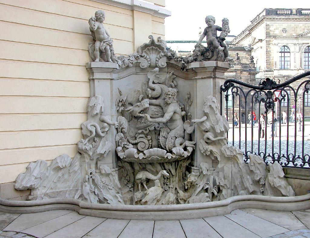 Eckbrunnen im Hof des Taschenbergpalais in Dresden