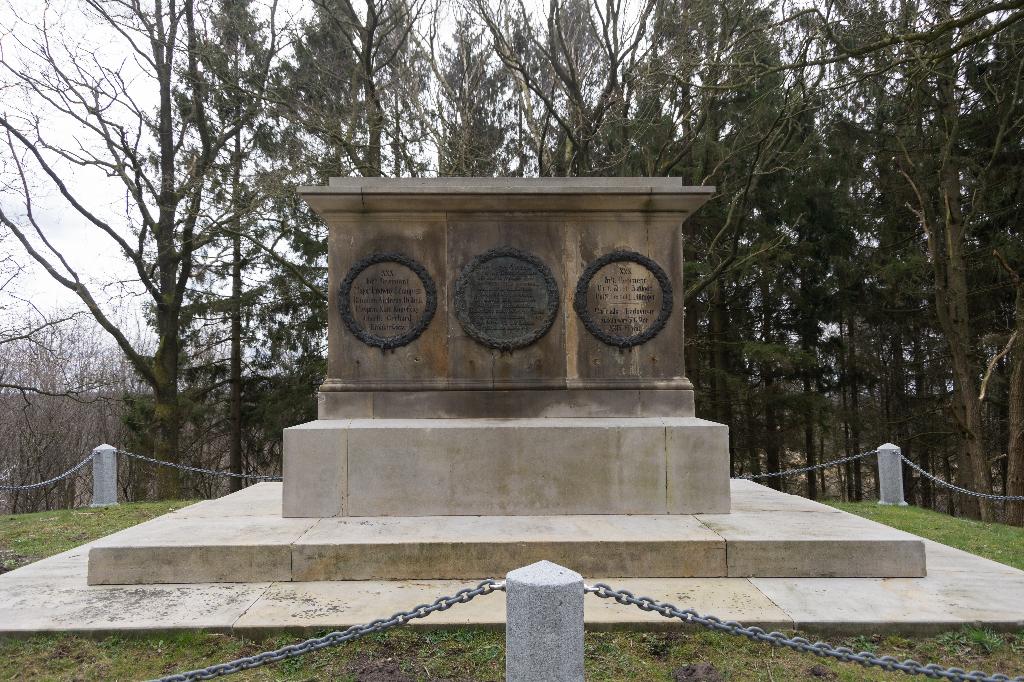 Ehrenmal auf dem Königshügel in Selk