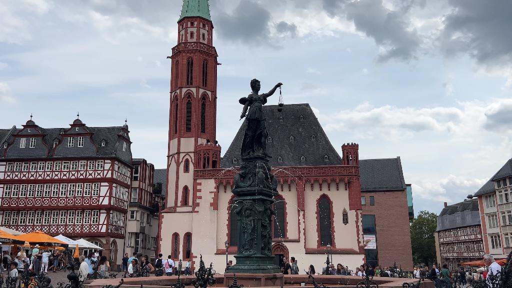 Gerechtigkeitsbrunnen Frankfurt am Main in Frankfurt am Main