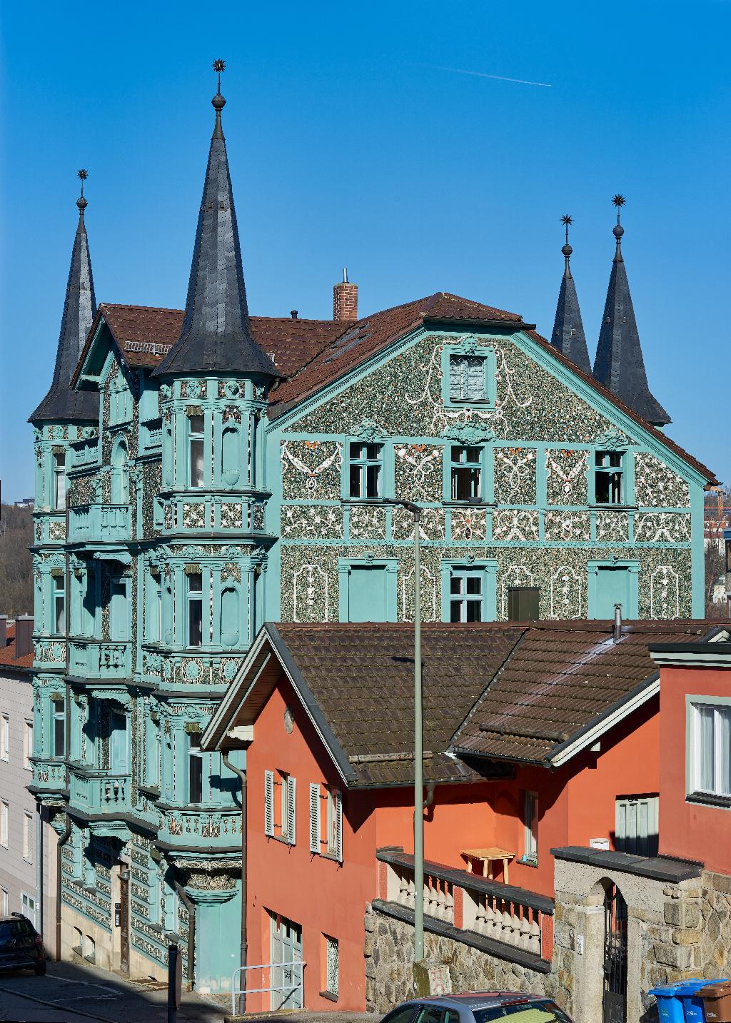 Glasscherbenvilla / Ostuzzi-Villa in Passau