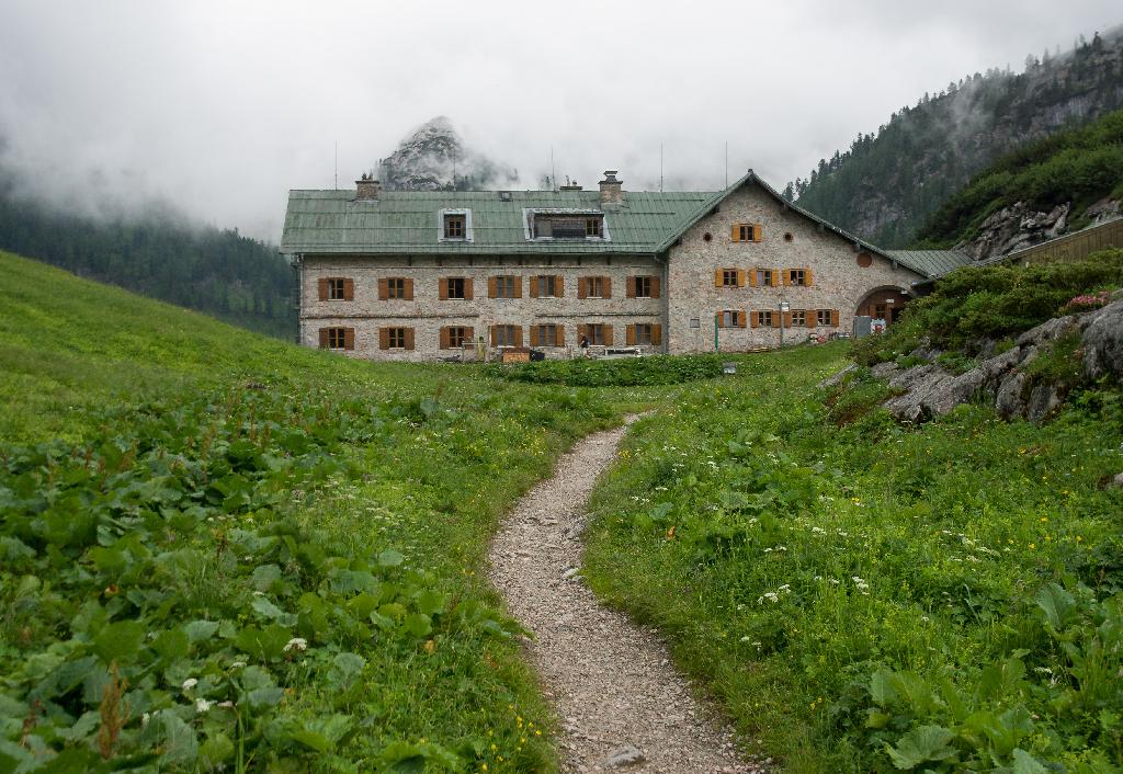 40+ schön Bild Kärlinger Haus / Funtensee Karlinger Haus In Berchtesgaden Deutschlands Kaltester Ort High Res Stock Photo Getty Images - Bergsteiger, die vom königsee zum kärlinger haus und wieder zurück wollen, sollten zum aufstieg den sagerecksteig und zum abstieg die saugasse wählen.