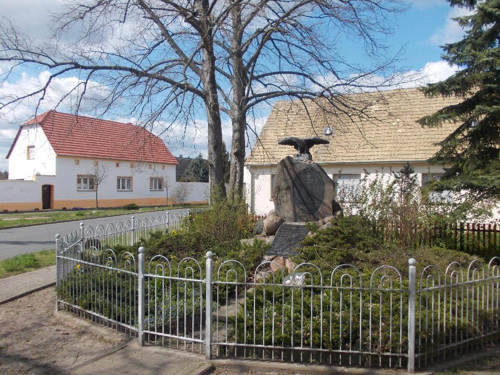 Kriegerdenkmal Kleinzerbst in Aken (Elbe)
