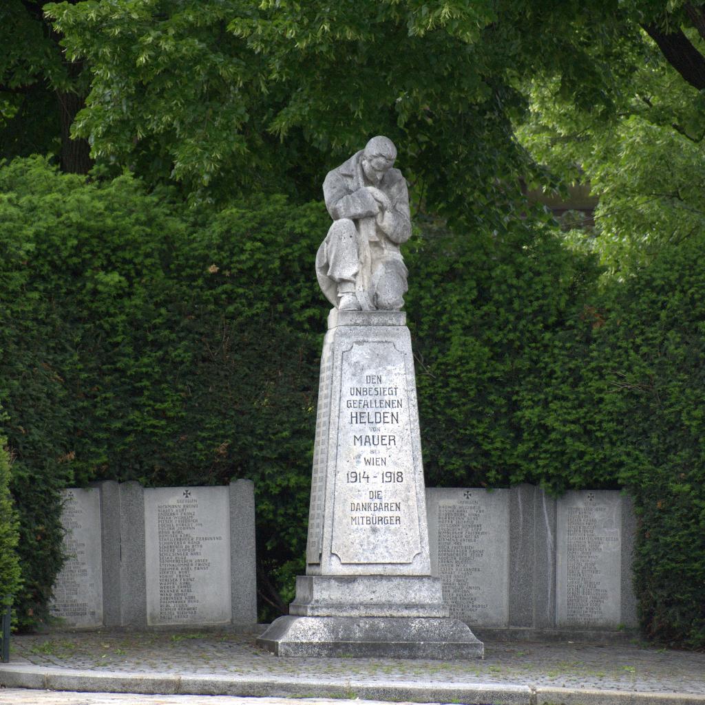 Kriegerdenkmal am Maurer Hauptplatz