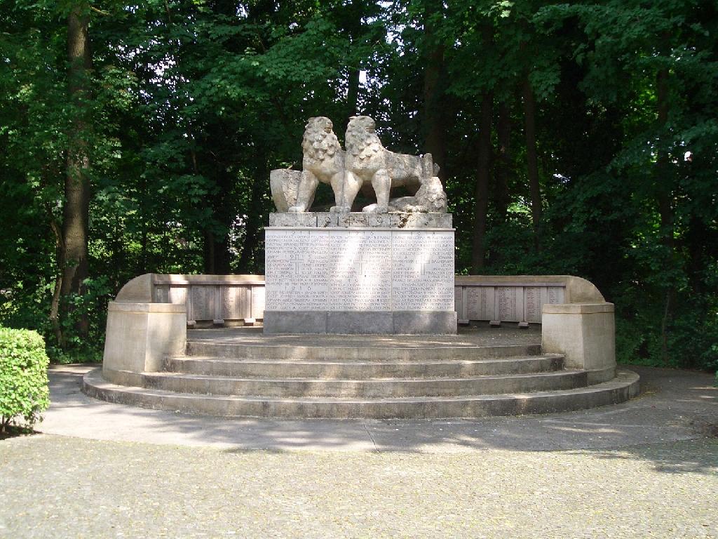 Kriegerdenkmal an der Schloßstraße Ismaning