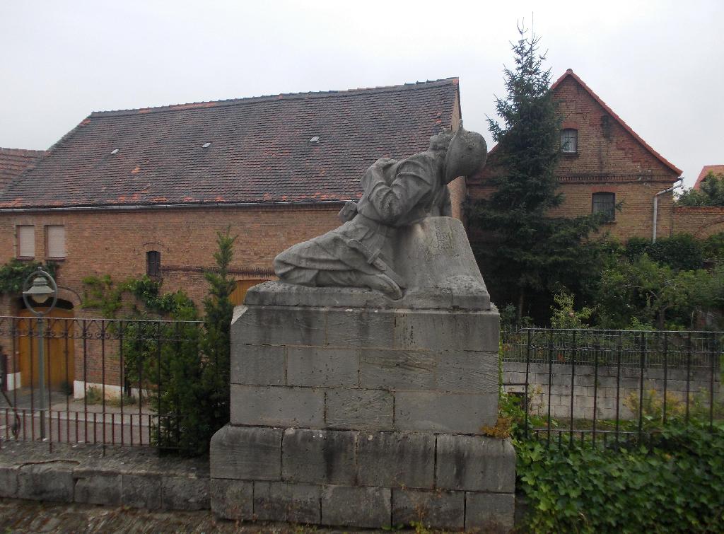 Kriegerdenkmal in Großjena in Naumburg (Saale)