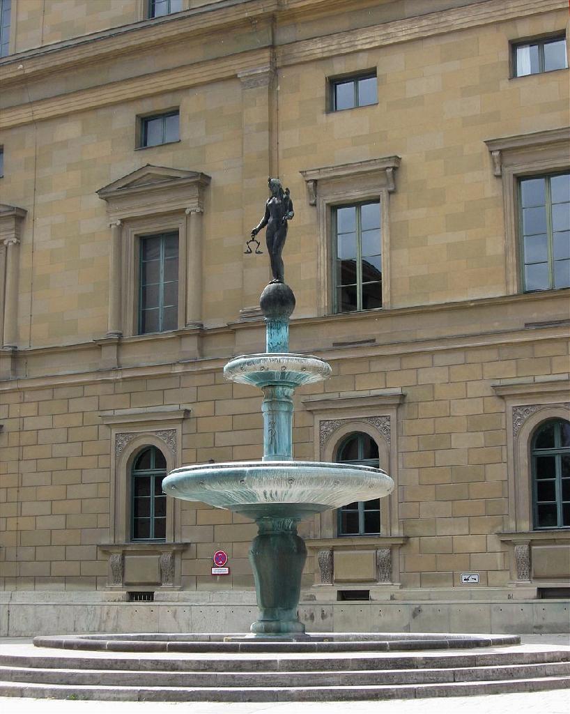 Kronprinz-Rupprecht-Brunnen