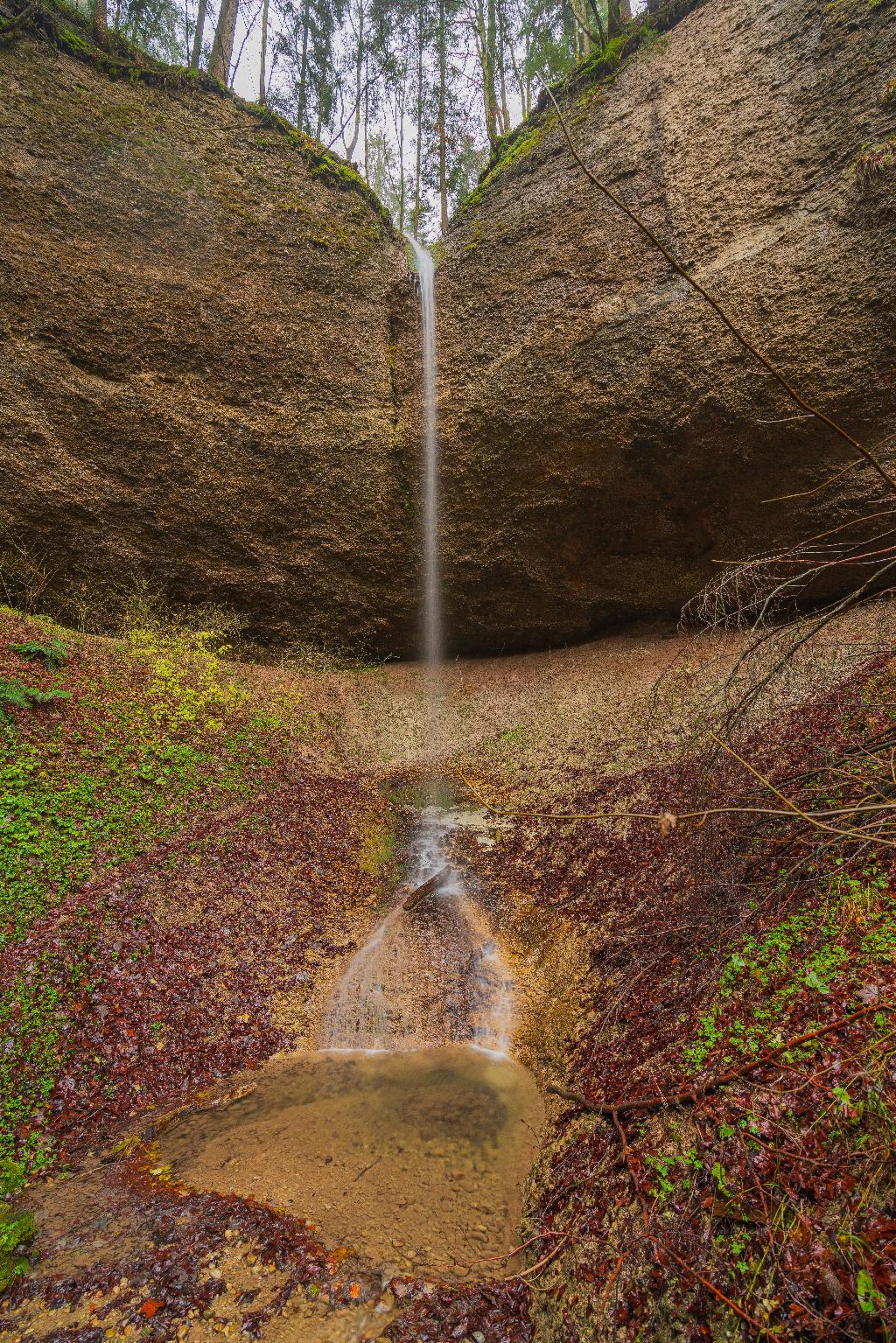 Lochbach-Wasserfall I in Bauma
