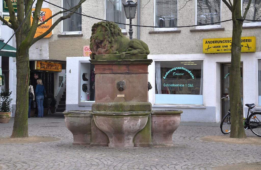 Löwenbrunnen (Darmstadt, Stadtkirchplatz)