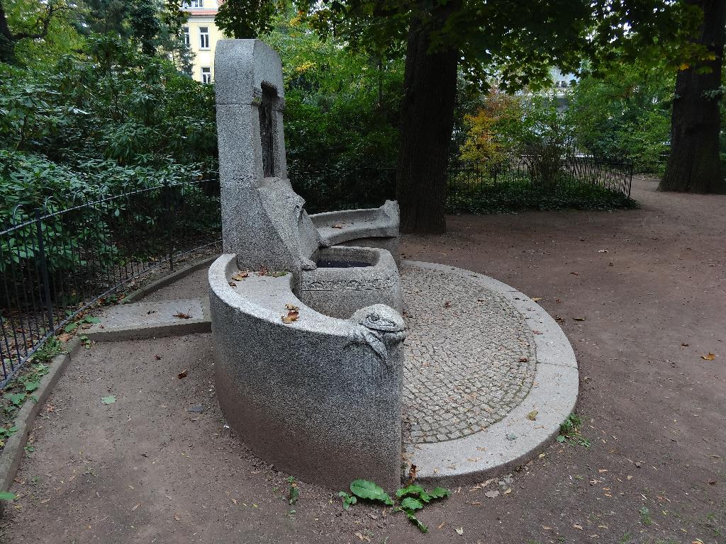 Märchenbrunnen (Dresden-Striesen)