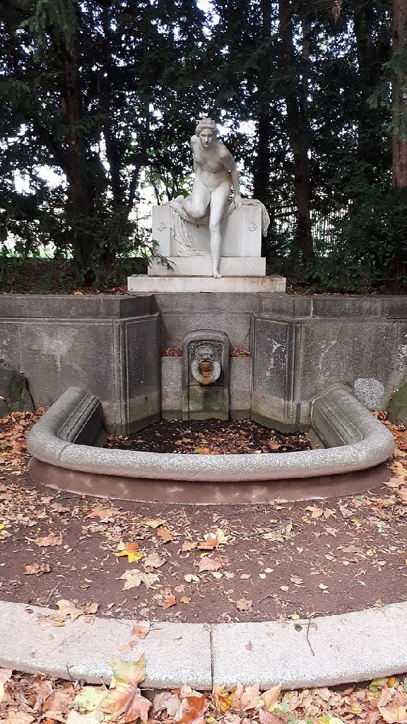 Nymphenbrunnen Die Badende FreizeitMonster