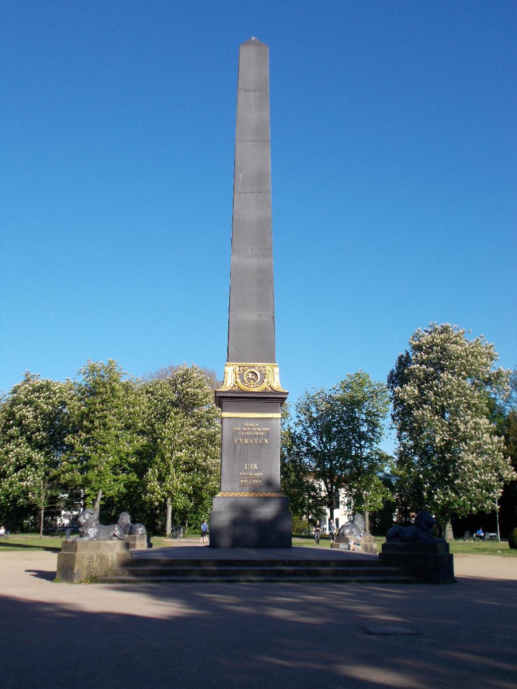 Obelisk auf dem Löwenwall in Braunschweig