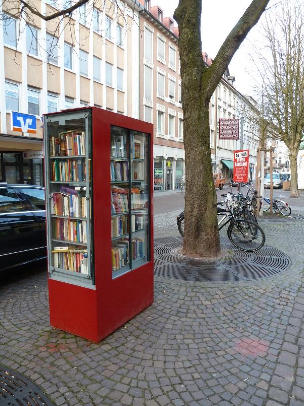 Öffentlicher Bücherschrank in Karlsruhe