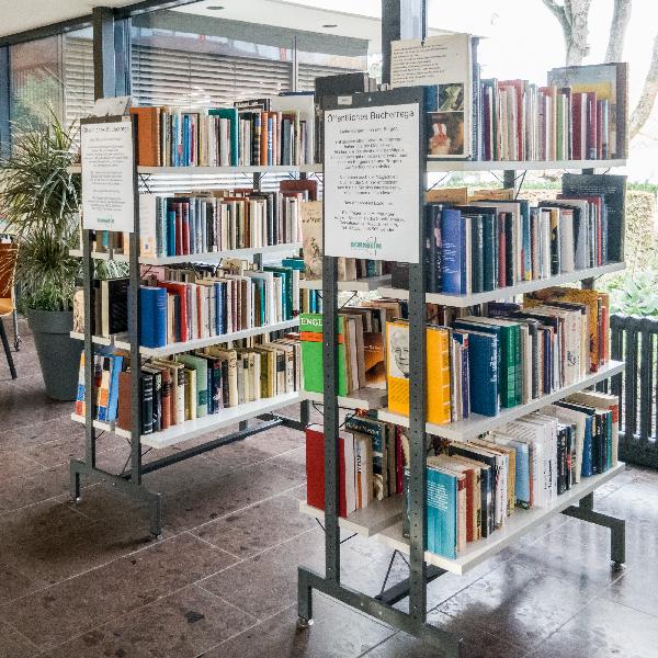 Öffentliches Bücherregal Bornheim