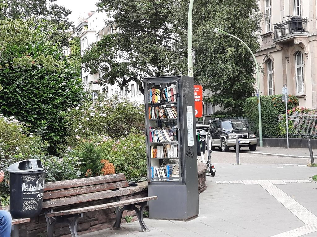 Öffentliches Bücherregal Frankfurt am Main in Frankfurt am Main