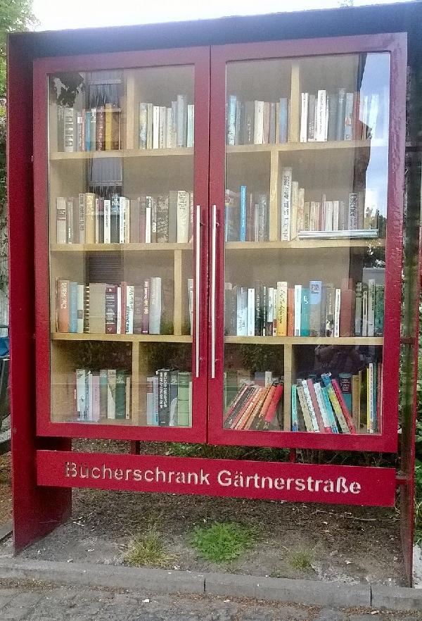 Öffentliches Bücherregal Hanau