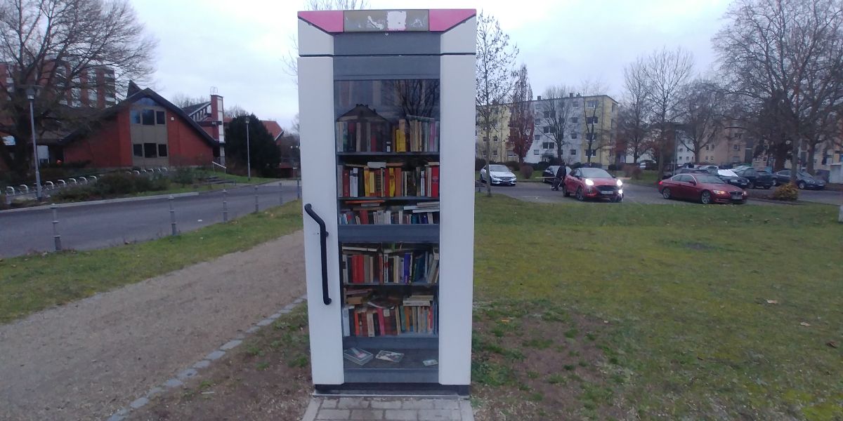 Öffentliches Bücherregal Hanau