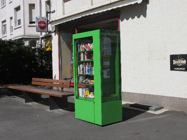Öffentliches Bücherregal Kassel