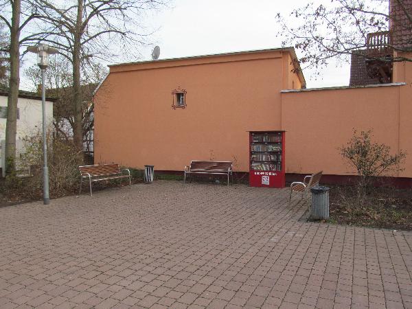 Öffentliches Bücherregal Mörfelden-Walldorf in Mörfelden-Walldorf