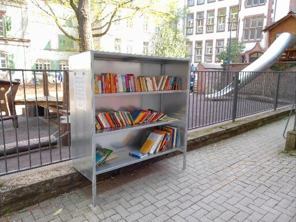 Öffentliches Bücherregal für Kinder und Jugendliche in Heidelberg