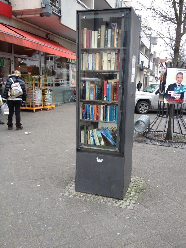 Öffentliches Bücherregal Frankfurt am Main