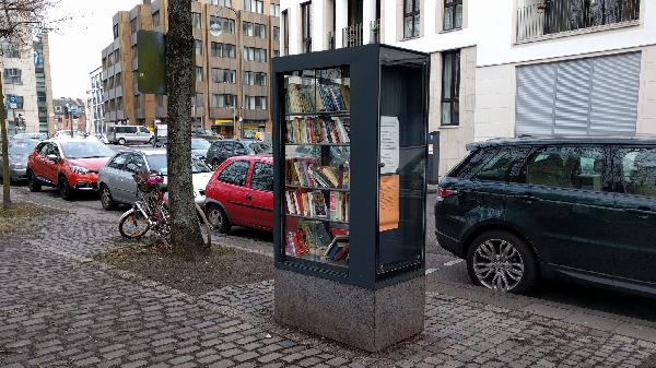 Öffentliches Bücherregal Köln