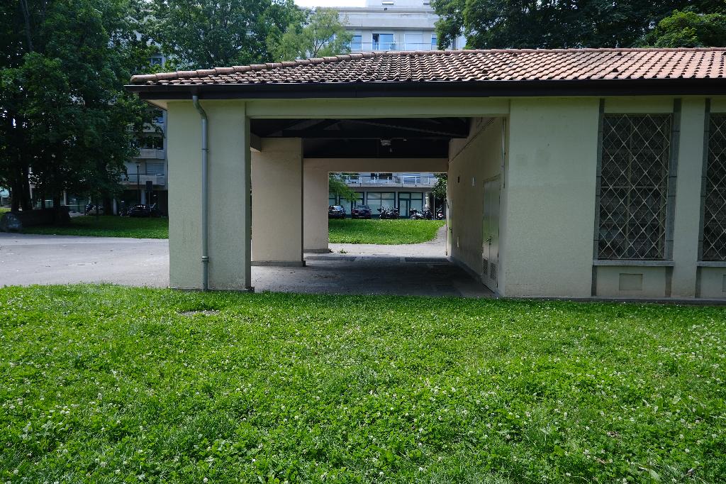 Parc Noie tes puces in Carouge GE