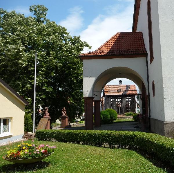 Parkgarten Kirche in Hatzenbühl