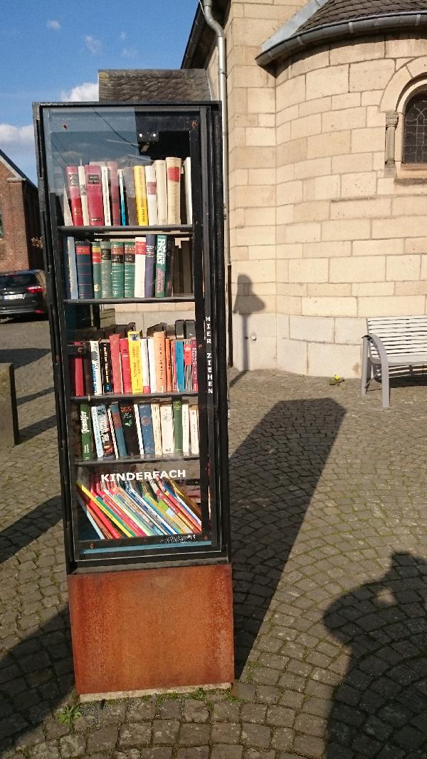 RWE Bücherschrank in Grevenbroich