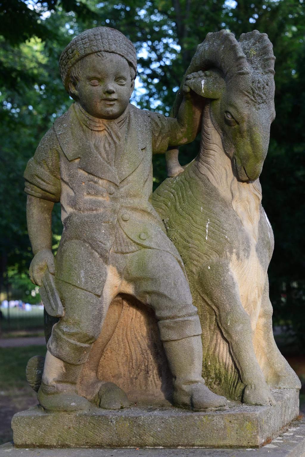 Rundbrunnen im Volkspark Friedrichshain