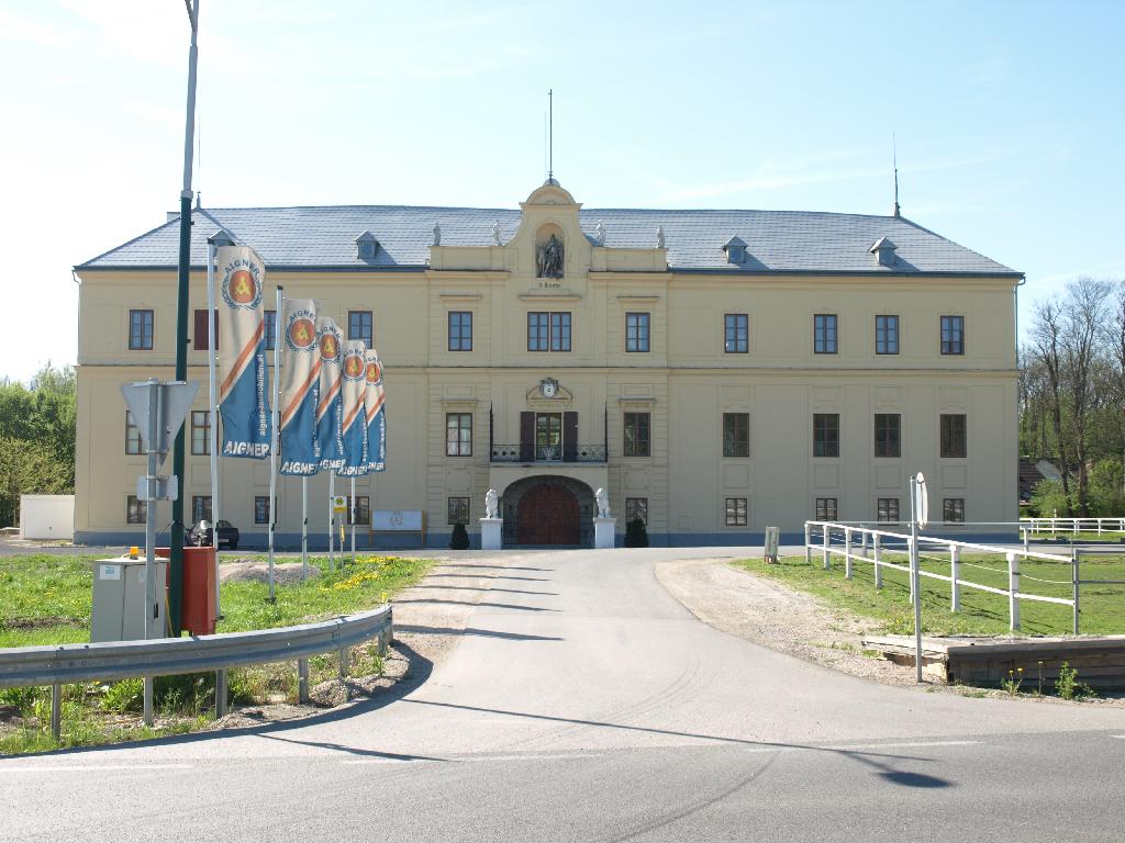 Schloss Hubertendorf in Blindenmarkt