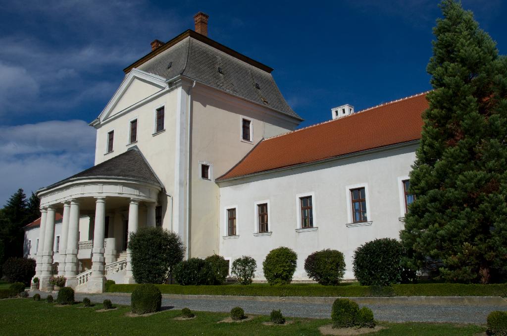 Schloss Nebersdorf in Großwarasdorf