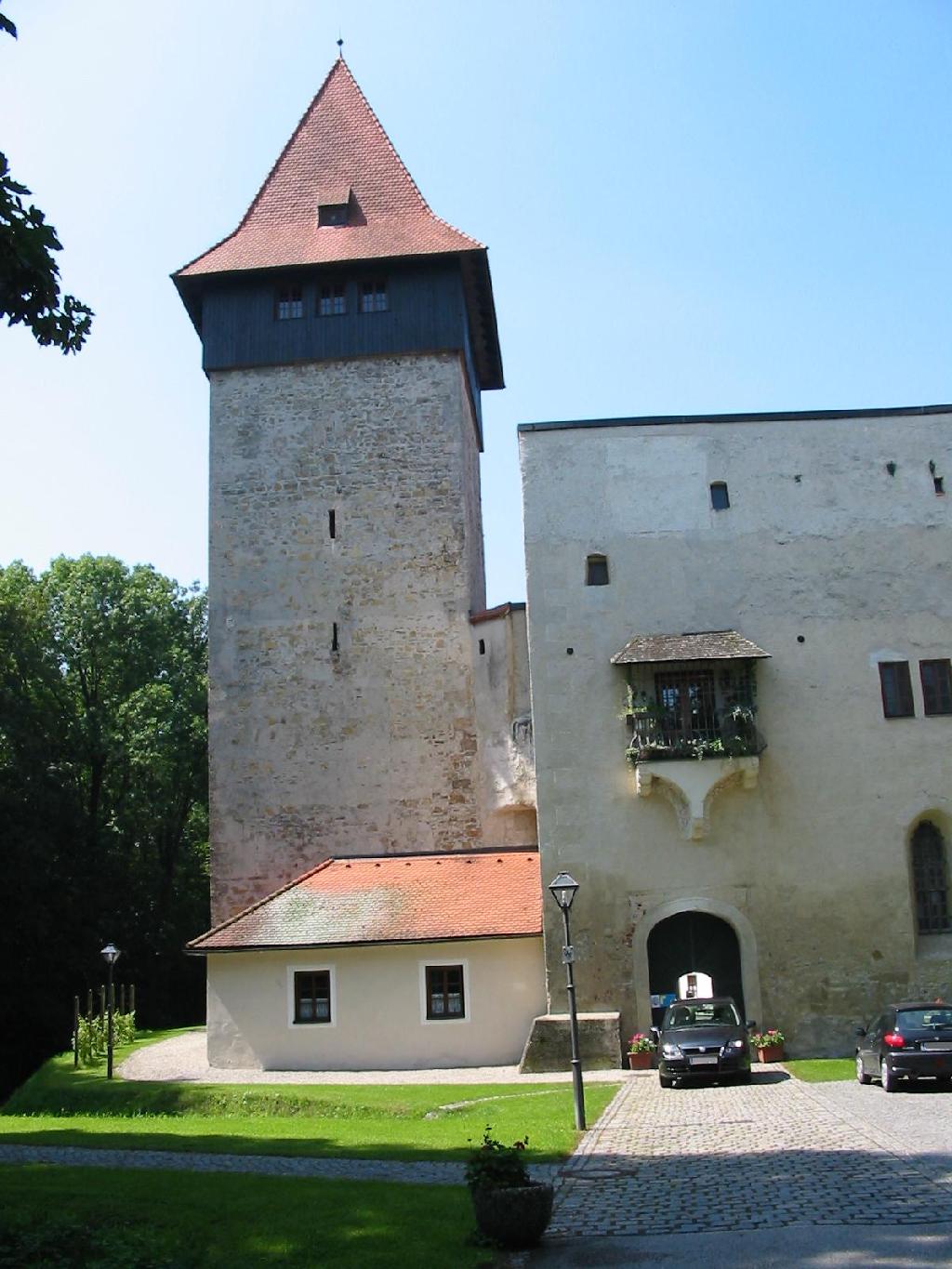 Schlossturm Ulmerfeld in Ulmerfeld-Hausmening