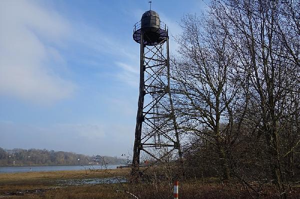 Schwarzer Leuchtturm Warfleth in Bremen