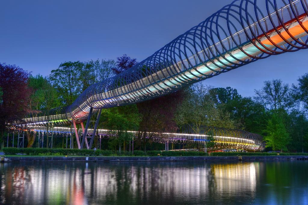 Slinky Springs to Fame (Rehberger-Brücke) in Oberhausen