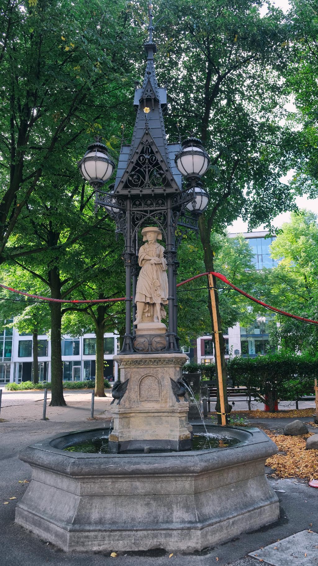 Vierländerin-Brunnen in Hamburg